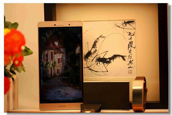 一机多能工作娱乐两不误，看华为P8max轻商务风范