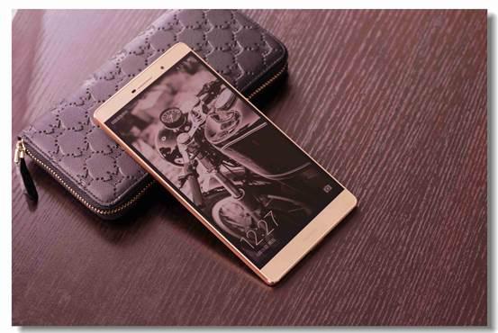 一机多能工作娱乐两不误，看华为P8max轻商务风范