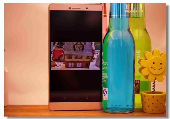 一机多能工作娱乐两不误，看华为P8max轻商务风范