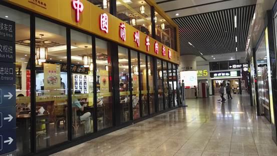 一机多能工作娱乐两不误，看华为P8max轻商务风范