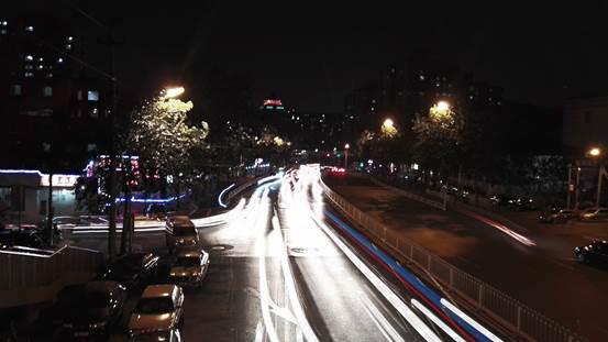 一机多能工作娱乐两不误，看华为P8max轻商务风范