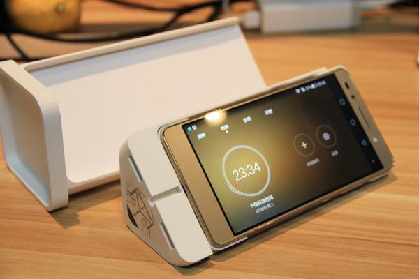 金属材质手机大盘点   总有一款是你所爱