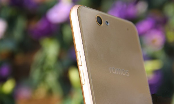 独特的五面晶棱中框 蓝魔手机MOS1体验评测