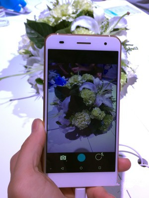 独特的五面晶棱中框 蓝魔手机MOS1体验评测