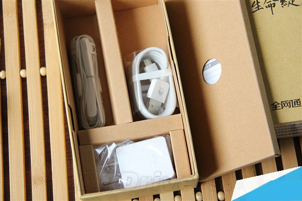 金属机身/双卡/电信4G 1999元华为麦芒C199图赏