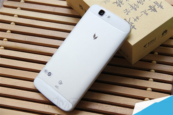 金属机身/双卡/电信4G 1999元华为麦芒C199图赏