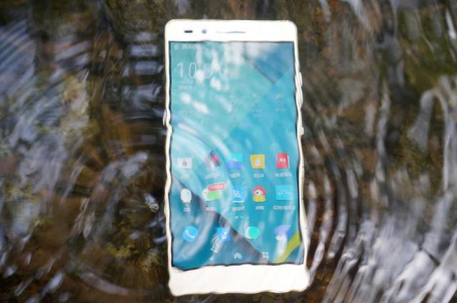 荣耀7防水测试，不是三防机，却有一定防水能力