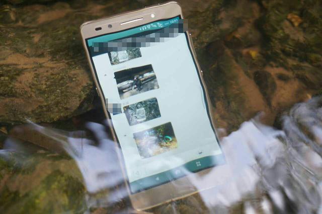 荣耀7防水测试,不是三防机,却有一定防水能力