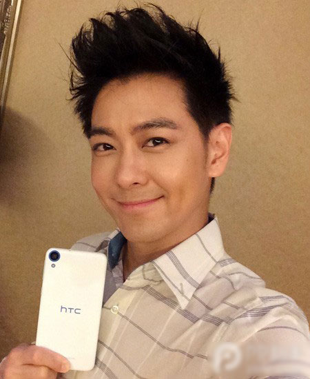 不再是iPhone6了 林志颖又晒新机HTC Desire 820