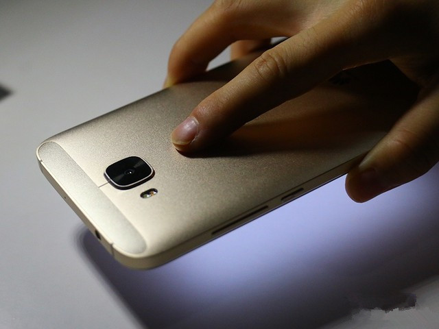 华为麦芒4评测:中端手机市场狙击手 