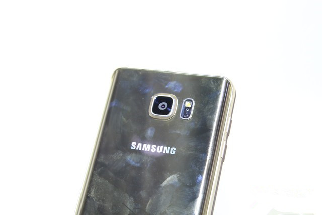 三星Galaxy Note5上手速评:机皇依旧 