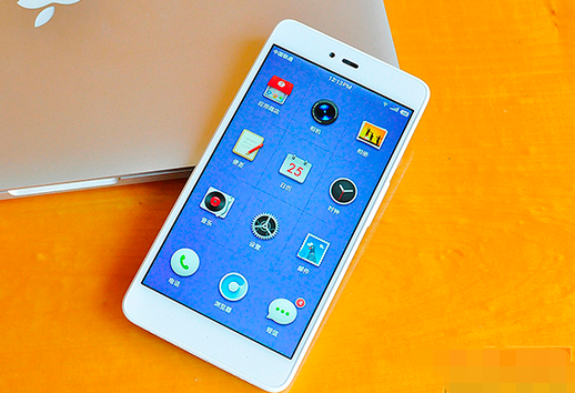 坚果手机和小米4对比哪个好 坚果手机和小米4详细对比