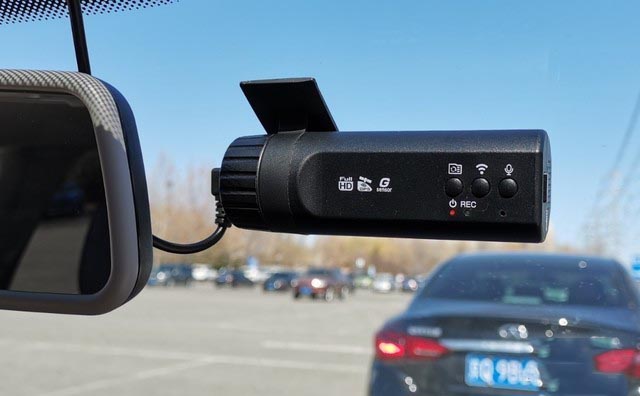 保驾护航谁最行?四款热销行车记录仪横评