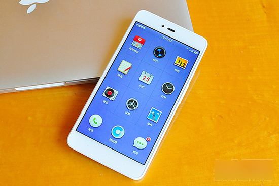 坚果手机评测：外观清新/细节优化到位