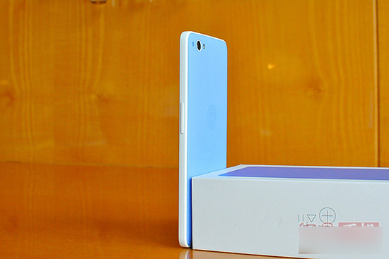 坚果手机评测：外观清新/细节优化到位