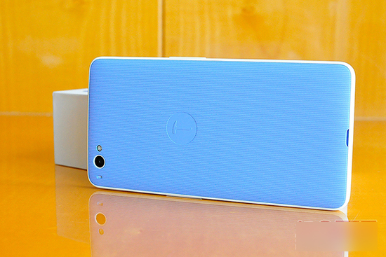 坚果手机评测：外观清新/细节优化到位