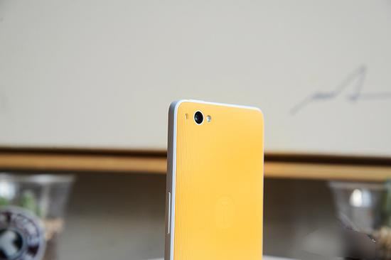 如何在千元机中找情怀 坚果手机上手评测