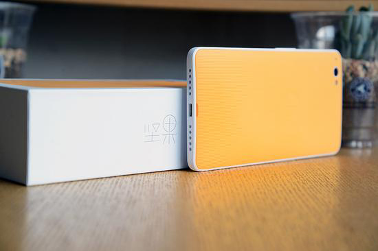 如何在千元机中找情怀 坚果手机上手评测