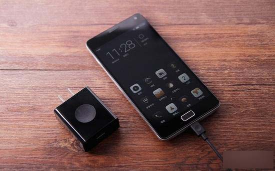 联想P1评测：长续航64位八核智能强机 