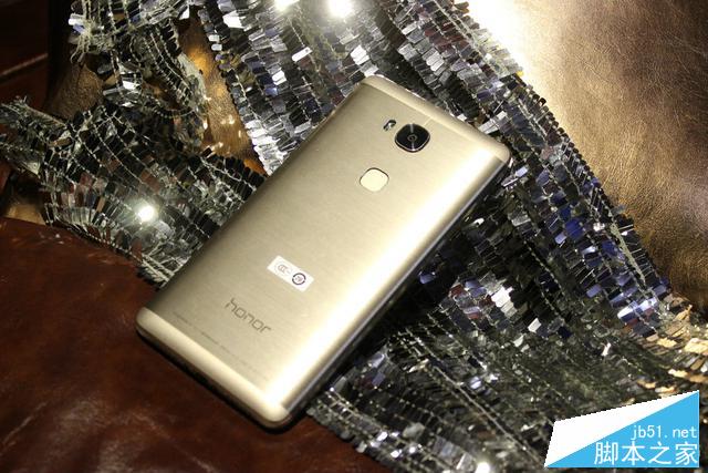 红米魅蓝都卖不下去了! 千元新霸主荣耀畅玩5X纯美图赏