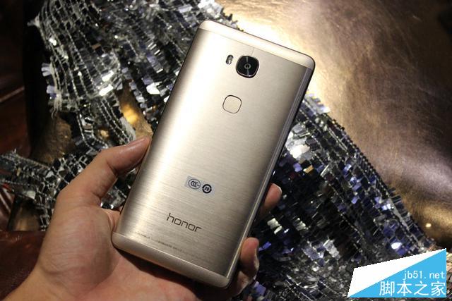 红米魅蓝都卖不下去了! 千元新霸主荣耀畅玩5X纯美图赏