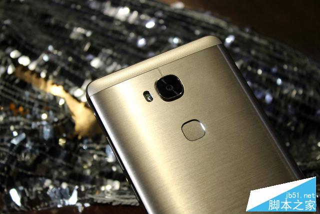 红米魅蓝都卖不下去了! 千元新霸主荣耀畅玩5X纯美图赏