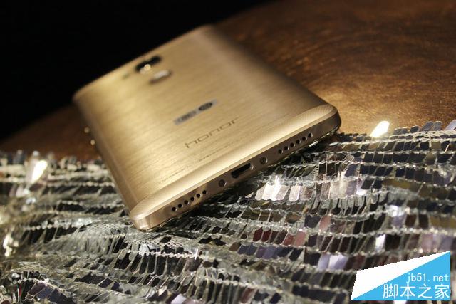 红米魅蓝都卖不下去了! 千元新霸主荣耀畅玩5X纯美图赏