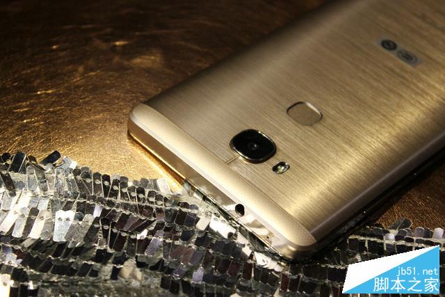 红米魅蓝都卖不下去了! 千元新霸主荣耀畅玩5X纯美图赏