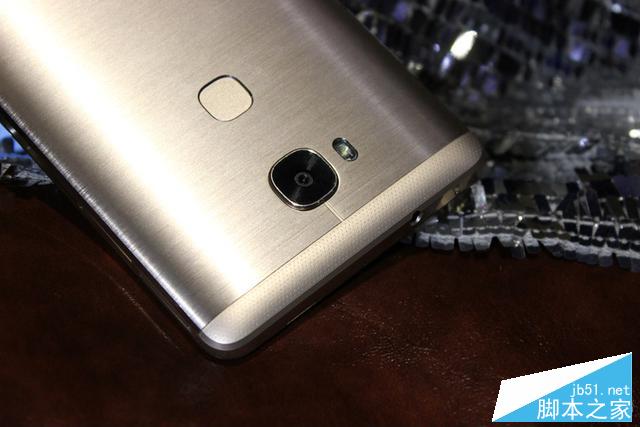 红米魅蓝都卖不下去了! 千元新霸主荣耀畅玩5X纯美图赏