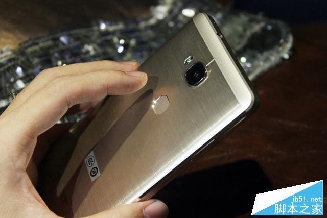 红米魅蓝都卖不下去了! 千元新霸主荣耀畅玩5X纯美图赏