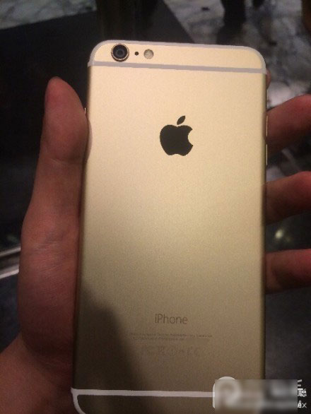 围观啦 王思聪的微博晒出土豪金128GB版iPhone6 Plus