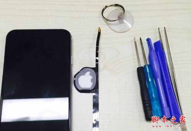 这部iPhone6有点怪，背部的苹果Logo标志居然亮了！
