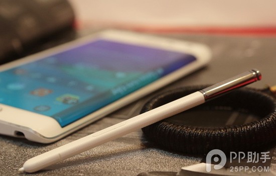 三星曲面手机上市了 Galaxy Note Edge今日本开售