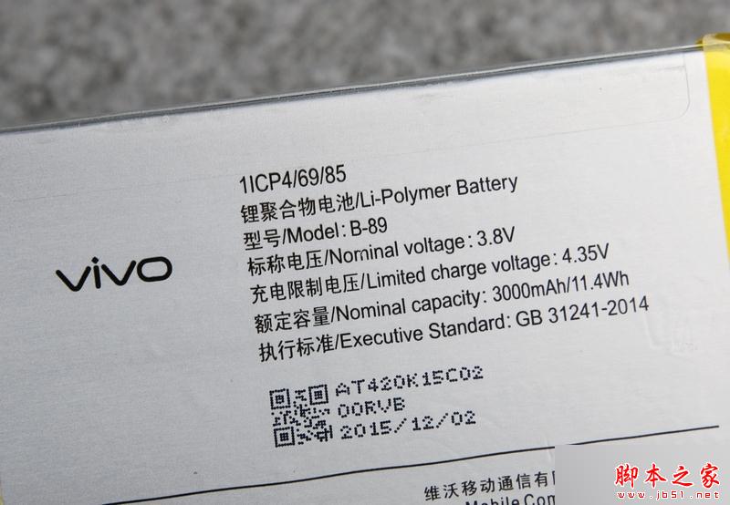 电池使用的是锂聚合物电池，容量3000mAh。