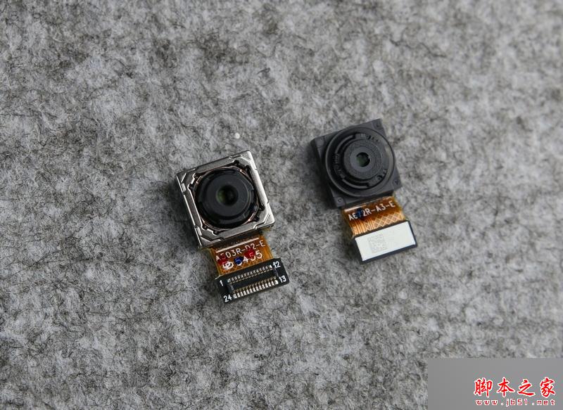 X6Plus的后置摄像头是1300万像素带相位对焦，前置是800万像素，所以从大小来看两者还比较接近。