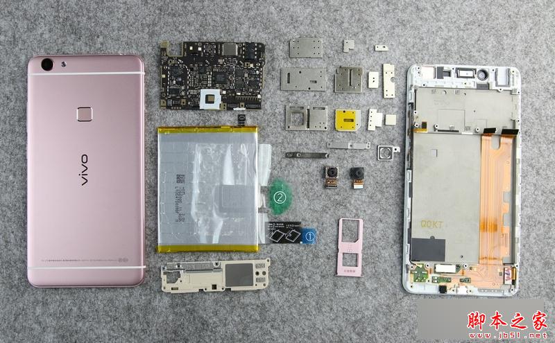 MTK的MT6625LN多功能芯片，集成蓝牙、WiFi、GPS、FM等功能。