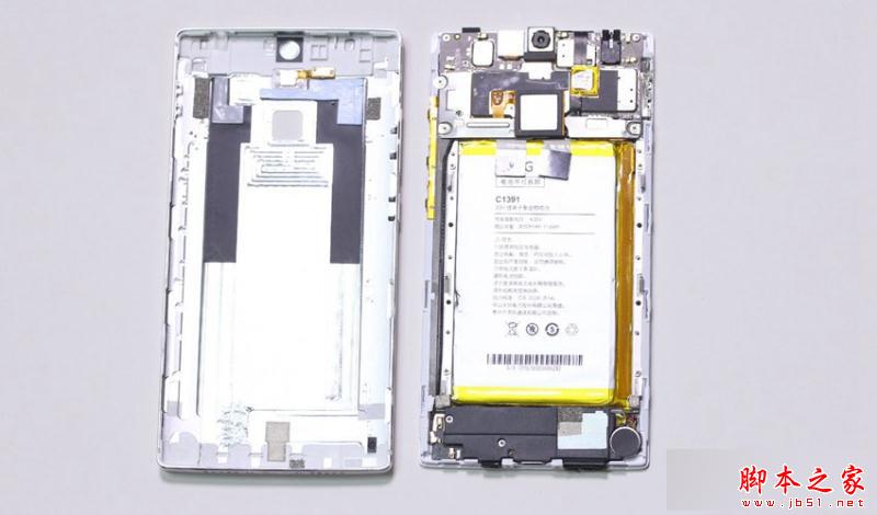 分离后的金属盖和机身。友情提示:在拆卸过程中一定要先把卡托拔出。