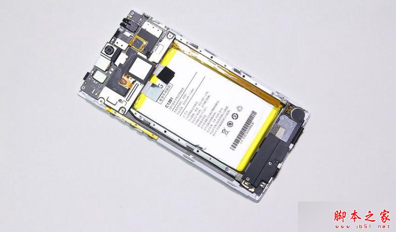 拆卸主板前,需先拧下12颗螺丝。