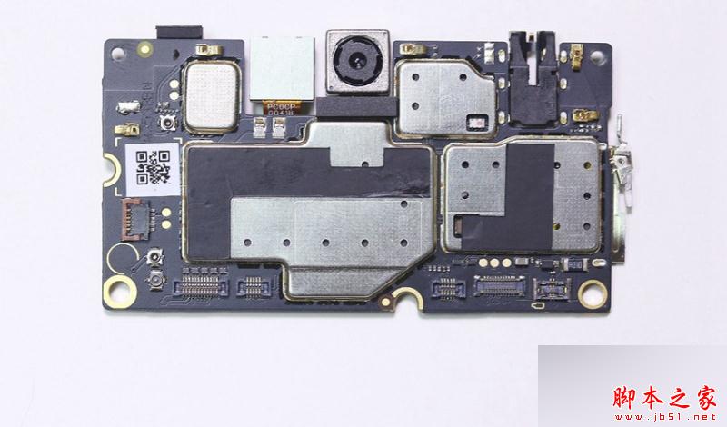 大主板正面特写,上面两个摄像头左侧是前置,右侧是后置,由于大主板正面的金属屏蔽罩无法拆卸,所以不能看到内部构造。