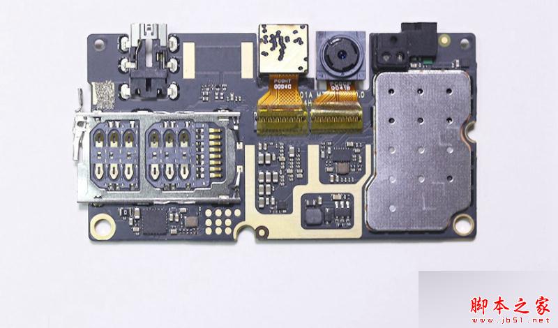 大主板背面特写。