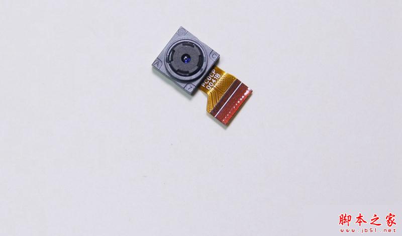 青葱me<em></em>tal前置摄像头同样采用三星堆栈式传感器,像素为800万,支持实时美颜、笑脸、V字拍摄等模式。