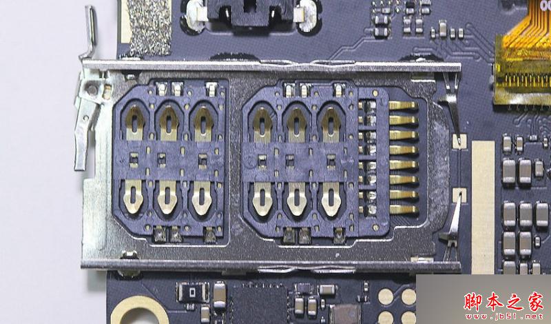 青葱me<em></em>tal的卡托采用一体式设计,用户需在SIM+SIM或SIM+TF卡之间做出选择。