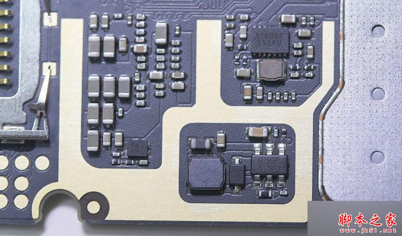 大主板元器件特写。