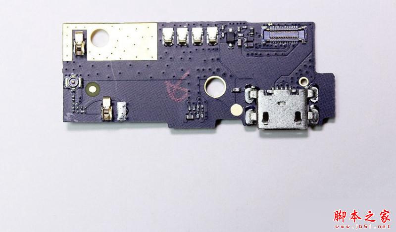 小主板正面特写。