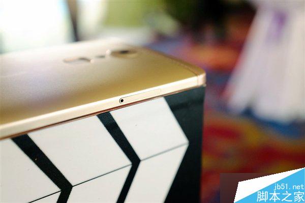 中兴AXON天机MAX和华为Mate8对比