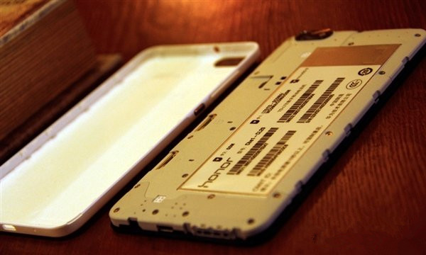 华为全网通手机真机图赏：摄像头真个性