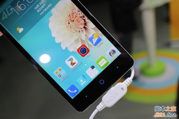 699元！中国电信小鲜手机真机图赏：支持双4G