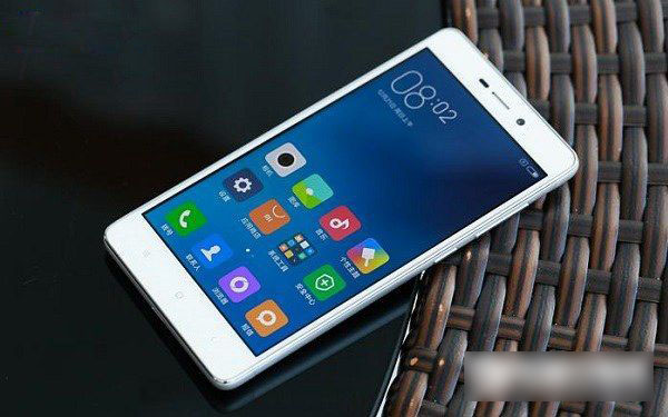 红米3和坚果手机哪个 外观对比