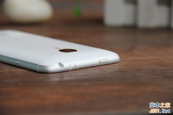 四个兄弟凑齐了！银翼版魅族MX4对比图赏