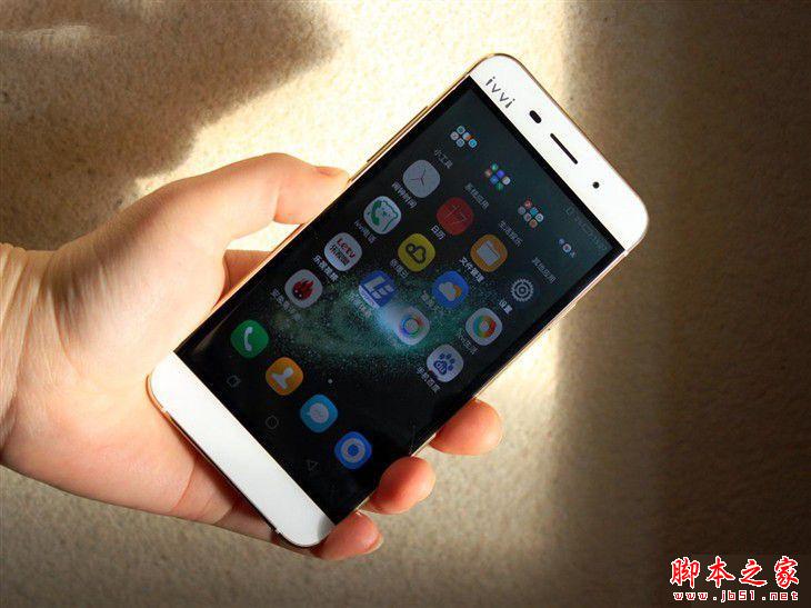 最薄的全网通手机 ivvi 小i Plus评测 